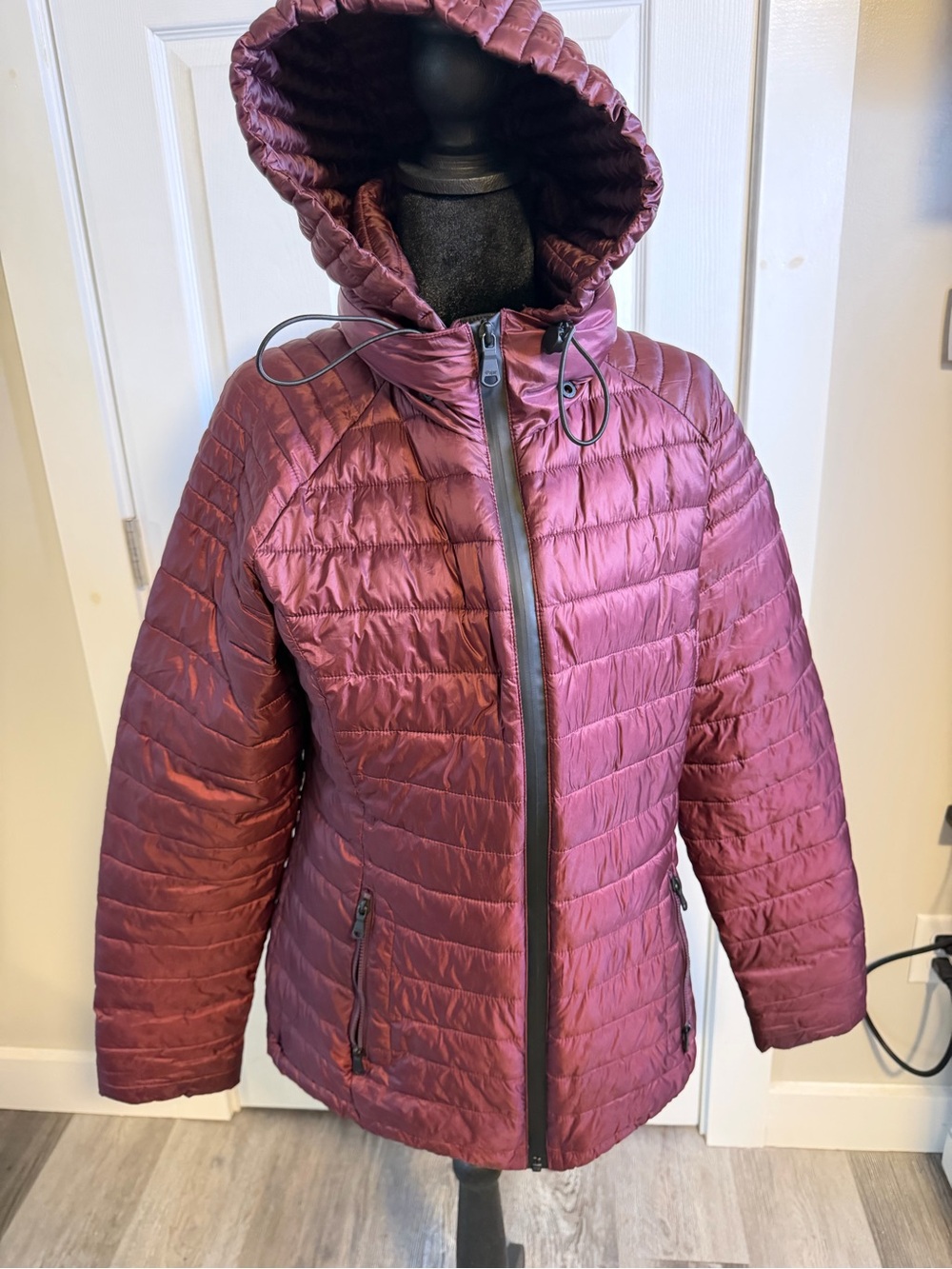 Pajar Aurora Women’s Large Burgundy Packable Hooded Quilted Puffer Jacket